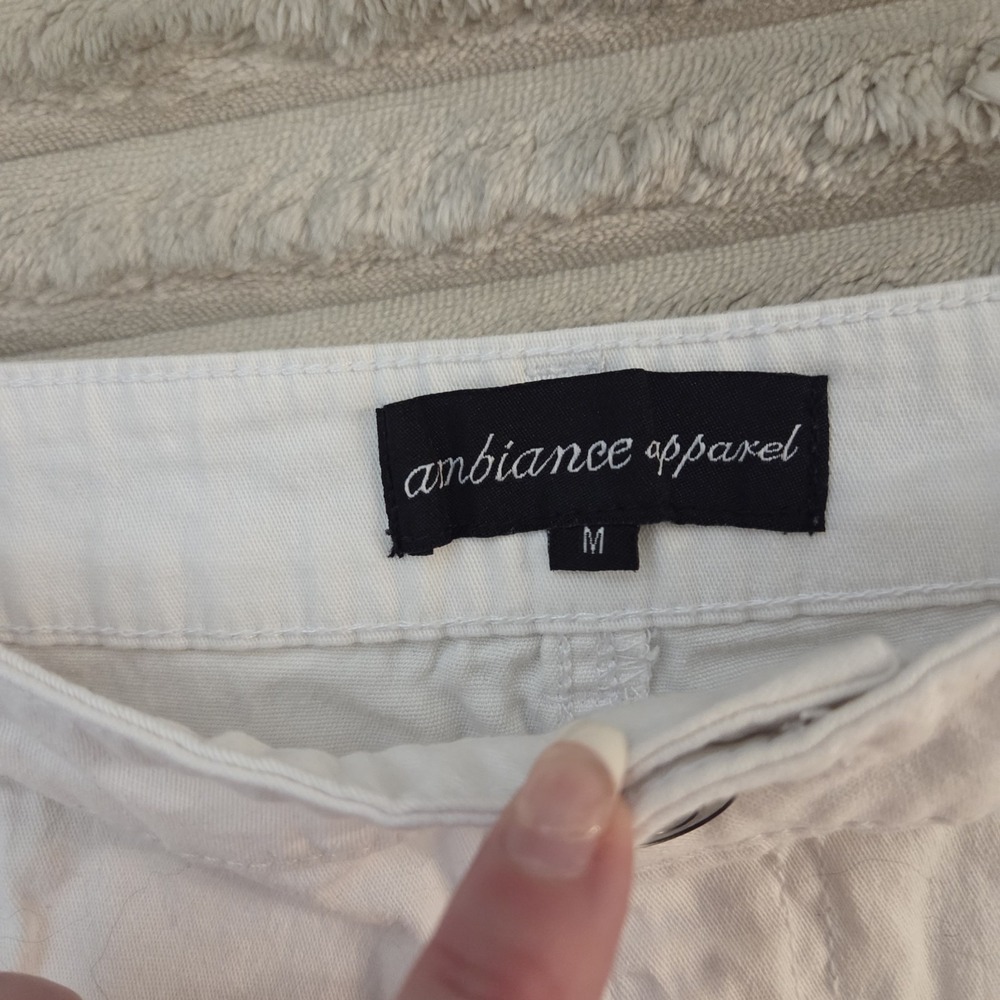 Ambiance Apparel White Denim Shorts Women's Size M Cuffed 5-Pocket Jean Shorts - Picture 2 of 8